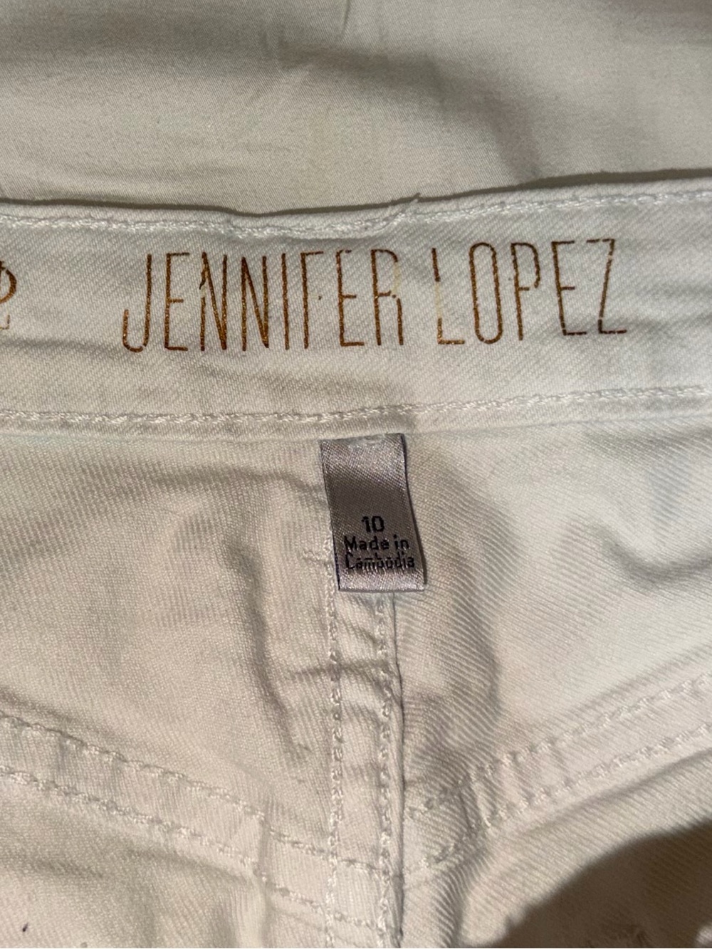 Jennifer Lopez White Rolled-Hem Jean Shorts - Picture 4 of 5